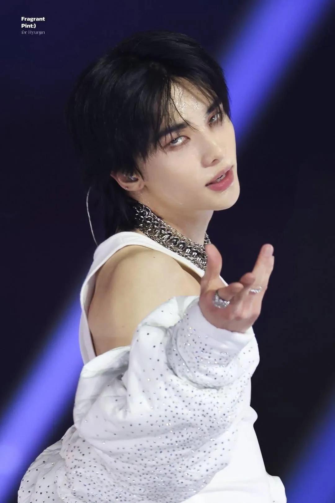 Hwang Hyunjin  thumbnail