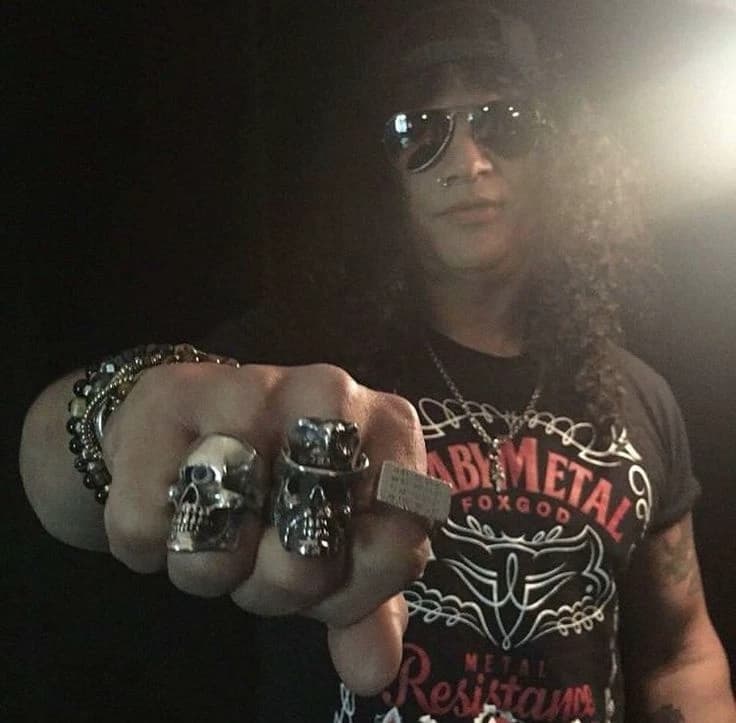 Slash (Saúl Hudson) thumbnail