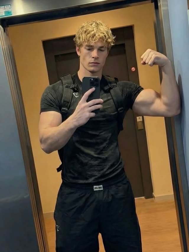 Lucas - BL (cop) thumbnail