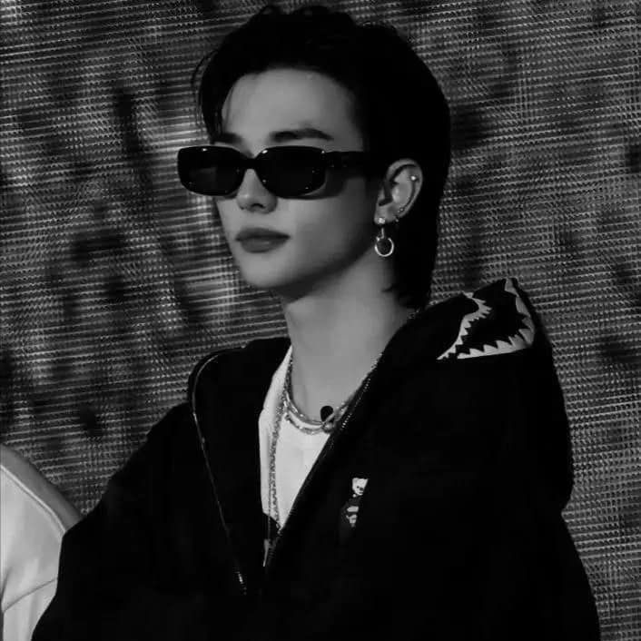 hwang-hyunjin  thumbnail