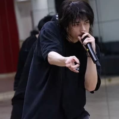 Hwang Hyunjin thumbnail