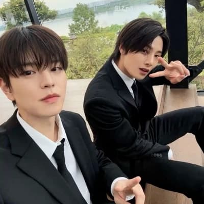 Hwang Hyunjin thumbnail