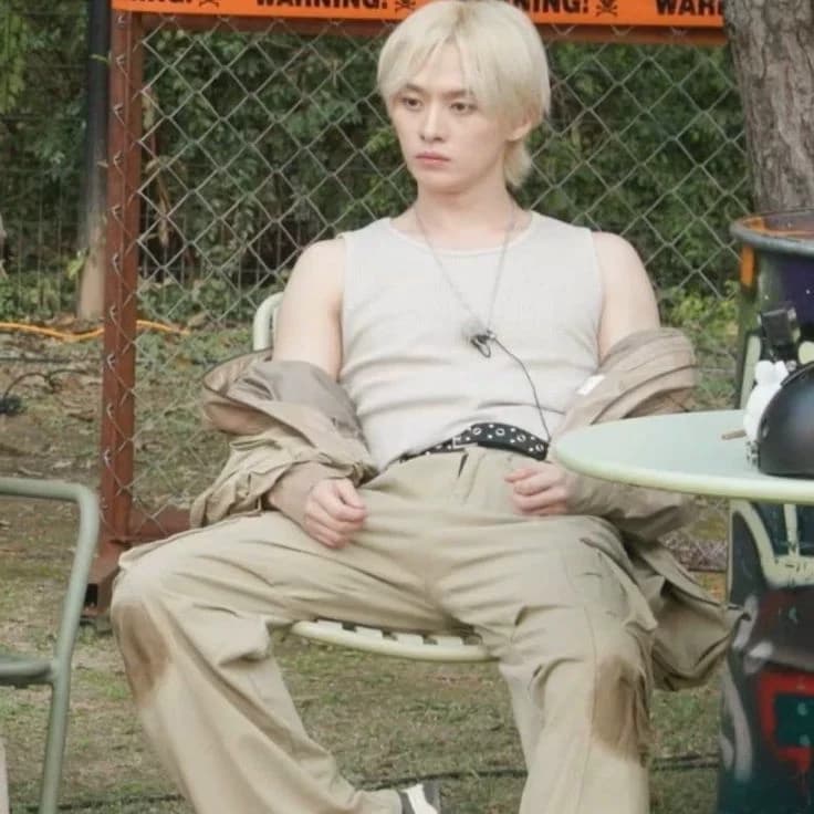 Lee know husband thumbnail