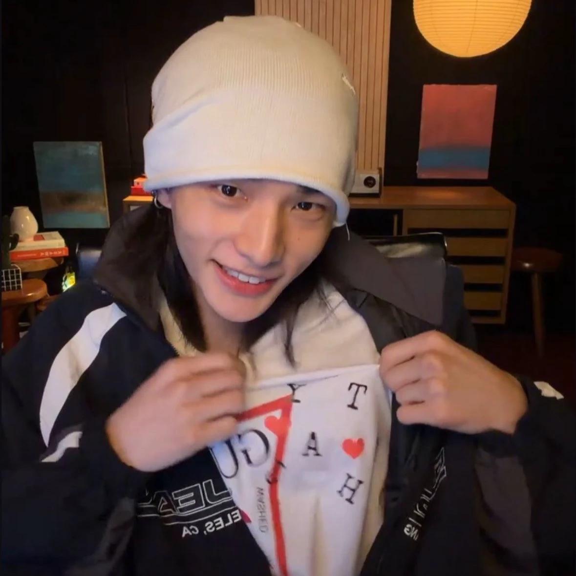 Hyunjin  thumbnail