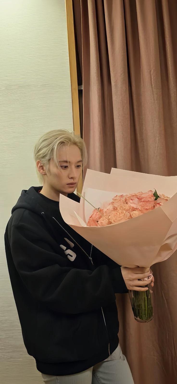 Lee know  thumbnail