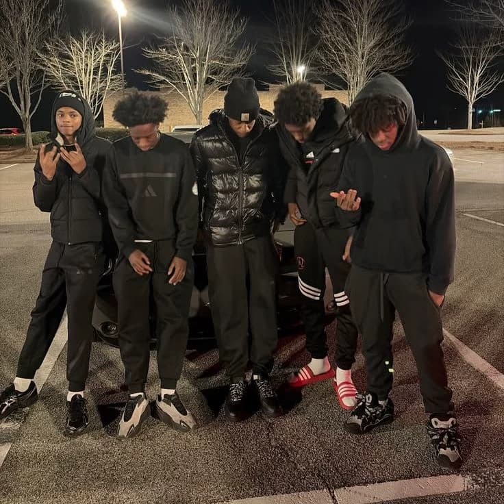 Group of guys thumbnail