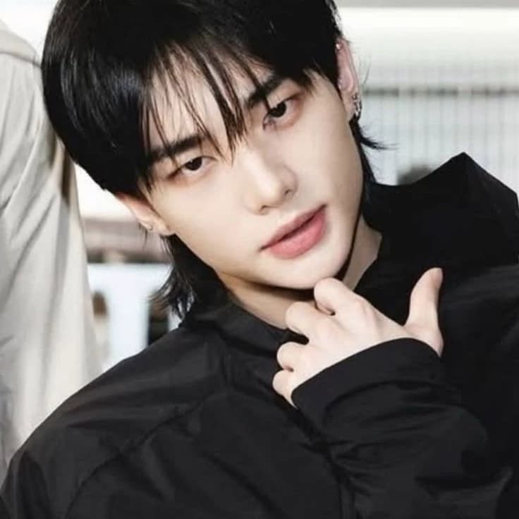 Hwang Hyunjin thumbnail