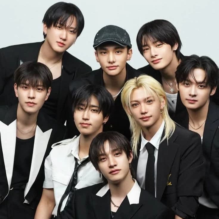 Stray Kids (8) thumbnail