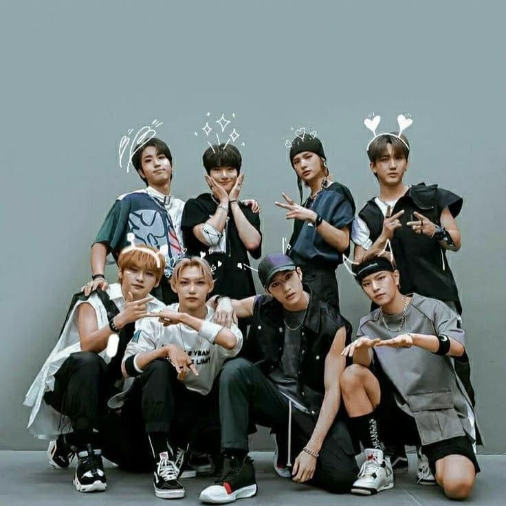 Stray Kids (8) thumbnail
