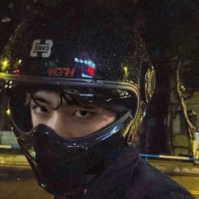 Kim Taehyung thumbnail