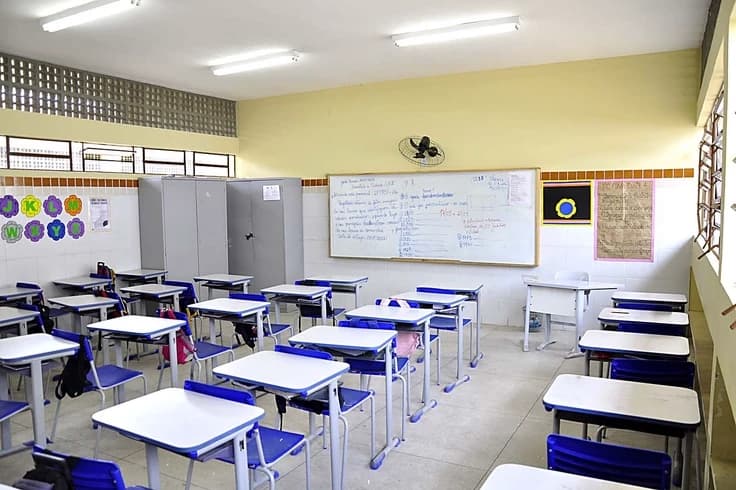 escola brasileira  thumbnail