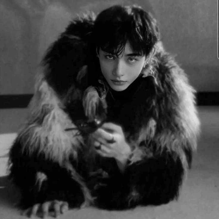 Hwang Hyunjin thumbnail