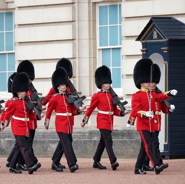 Buckingham Palace Royal Grenadier Guard & Other Regiment |RP Roleplay| thumbnail