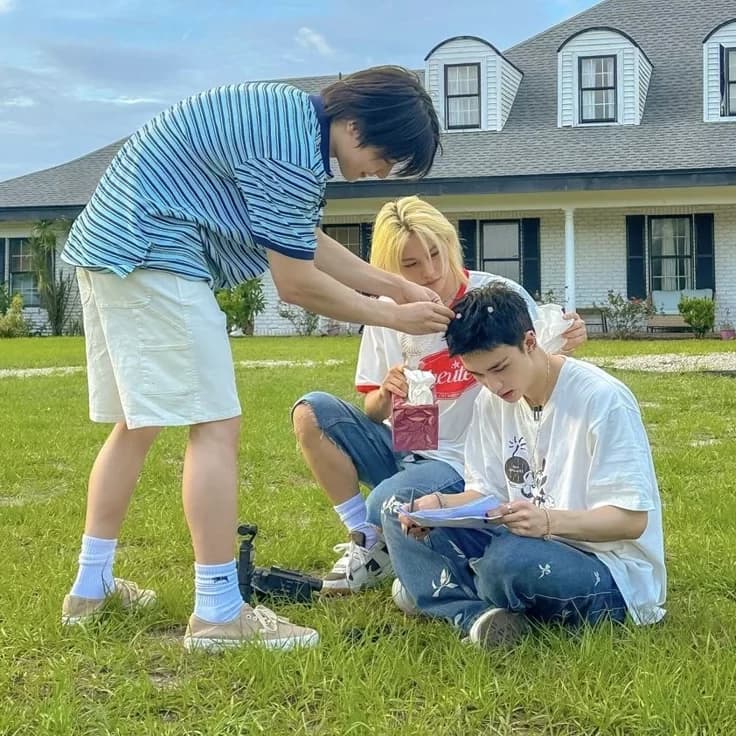 stray kids thumbnail