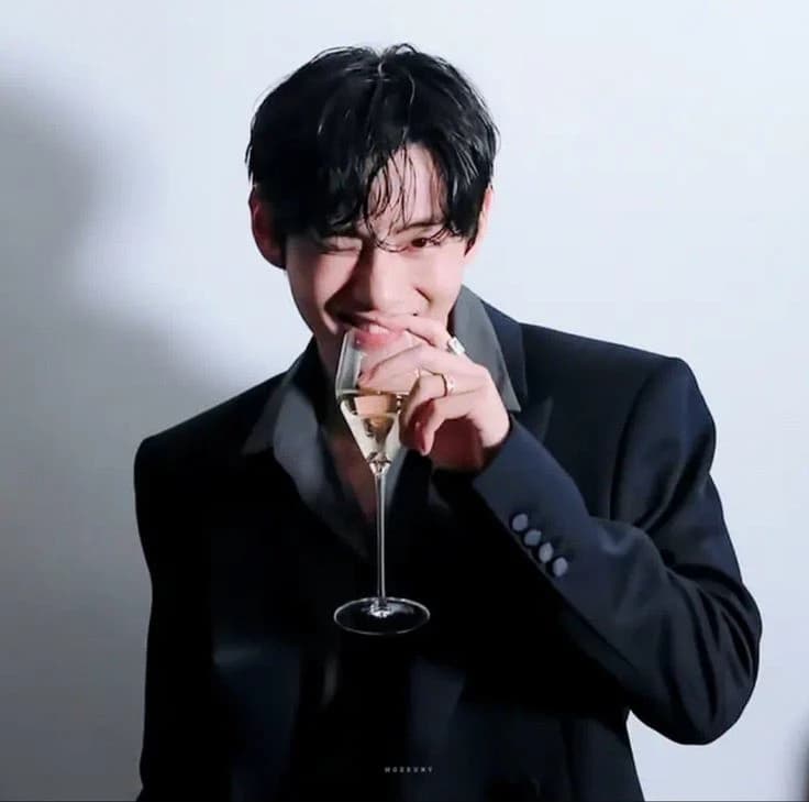 Kim Taehyung thumbnail