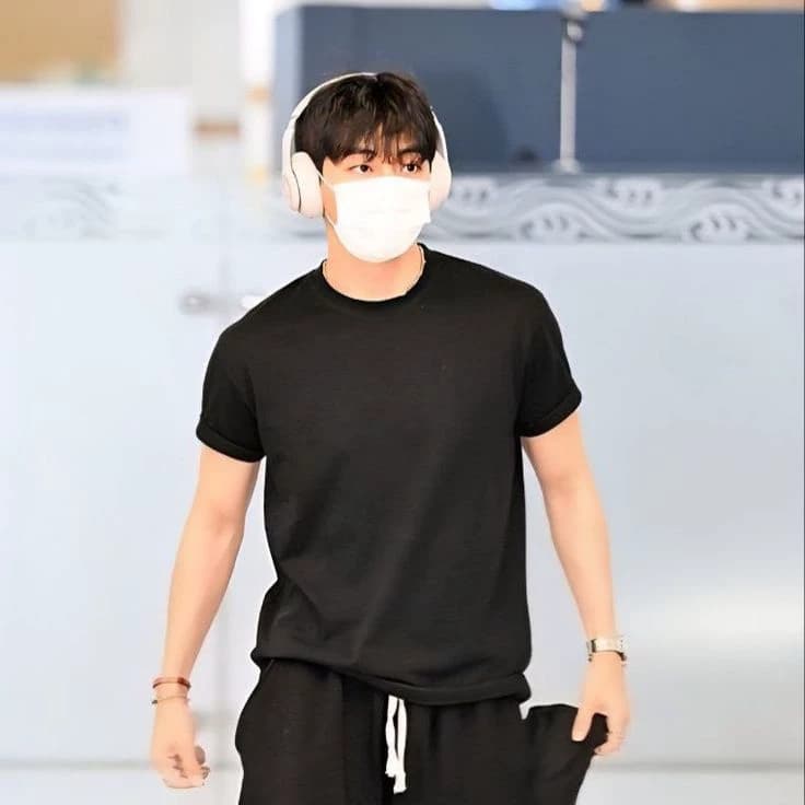 Kim Taehyung  thumbnail