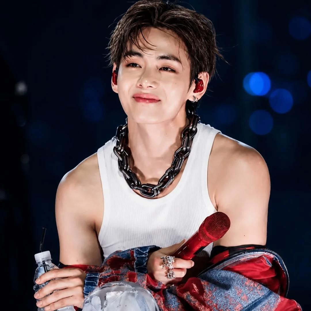 Kim Taehyung  thumbnail