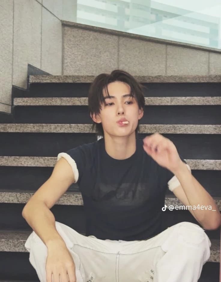 Eom Seonghyeon thumbnail