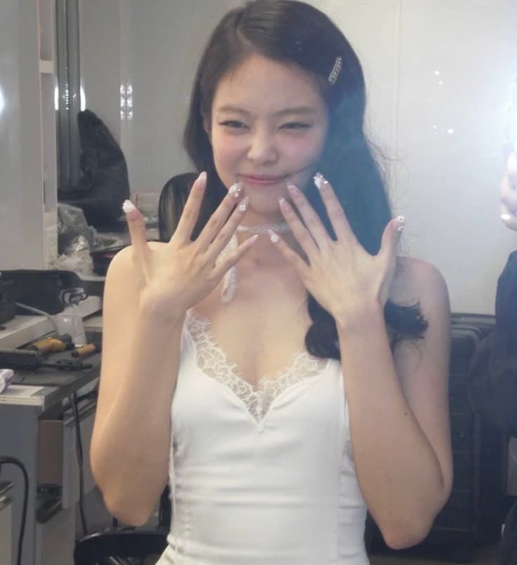 Jennie thumbnail