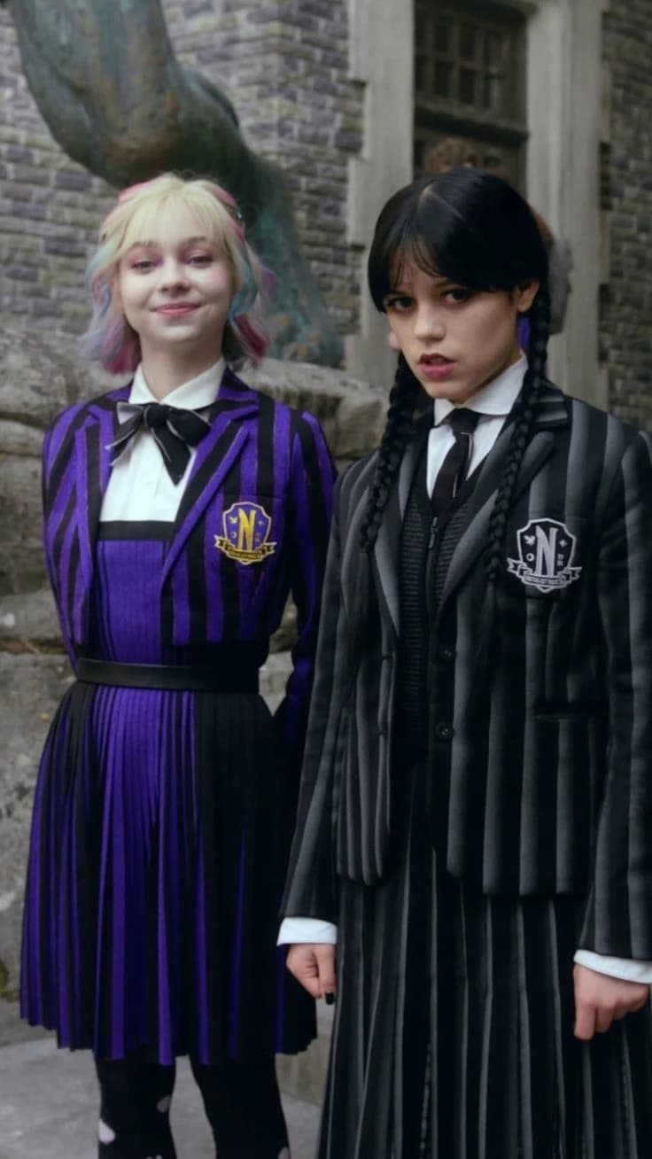 Wednesday Addams y Enid Sinclair thumbnail