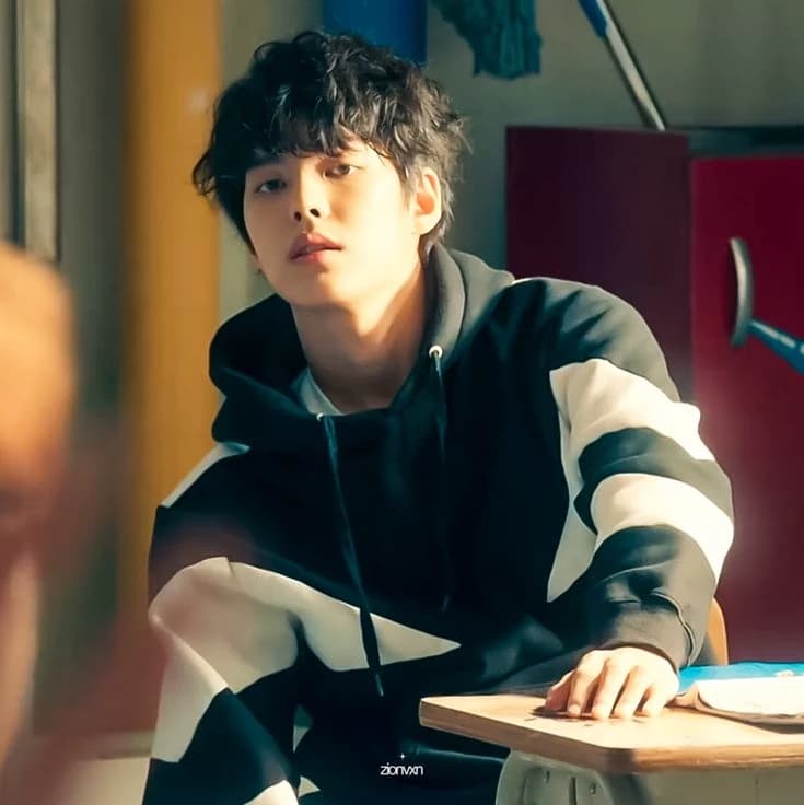 Lee Hyun-woo thumbnail