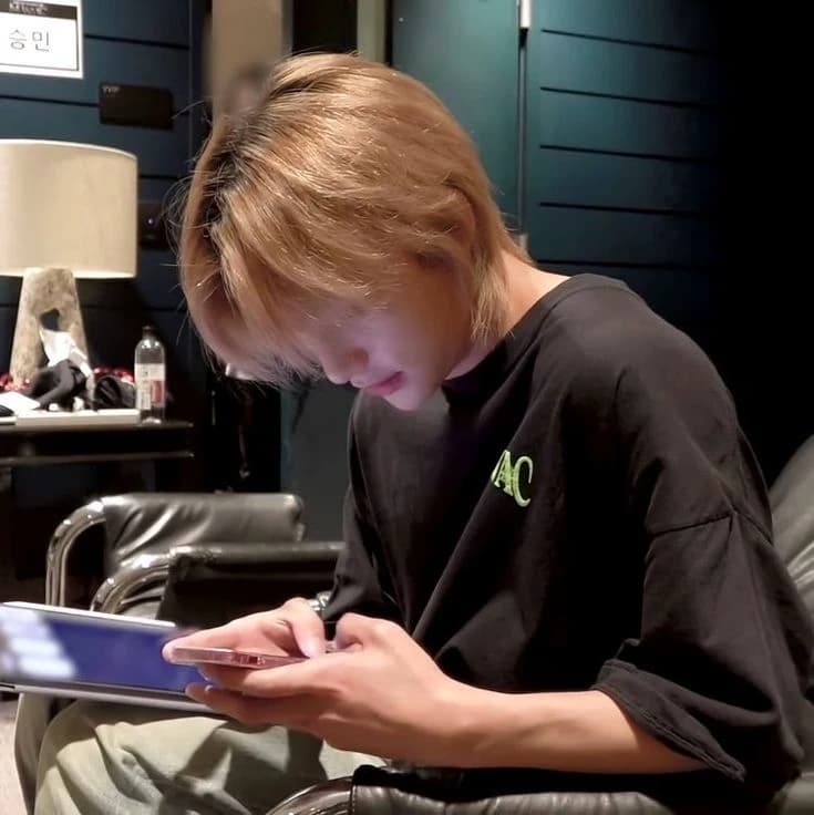 Hwang hyunjin  thumbnail