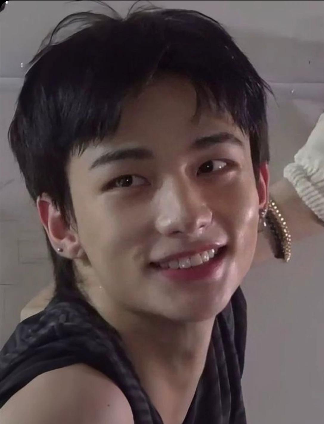 Hyunjin thumbnail