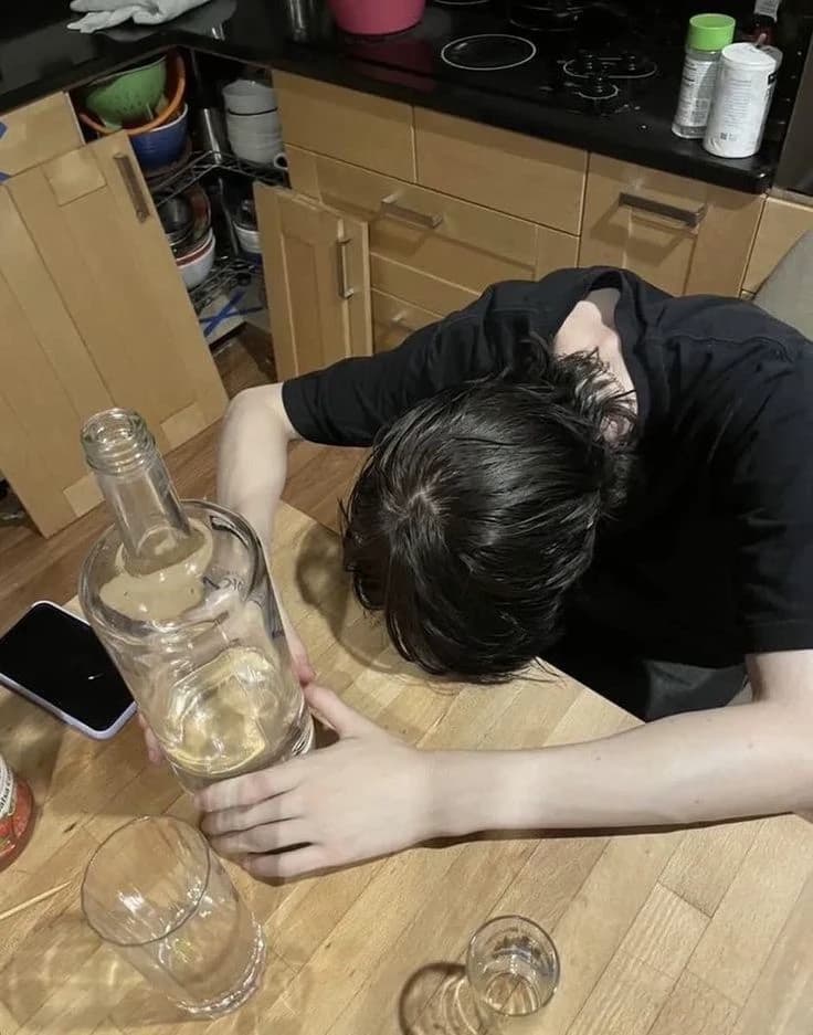 James Adams - Seu colega de quarto  thumbnail