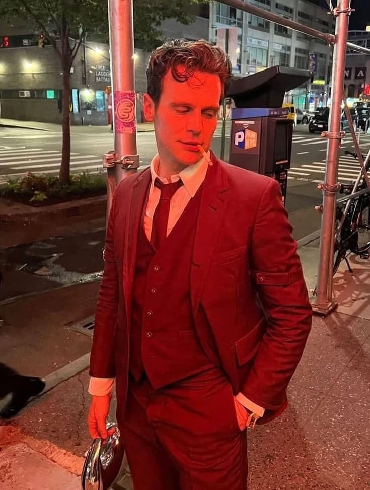 Jonathan Groff thumbnail