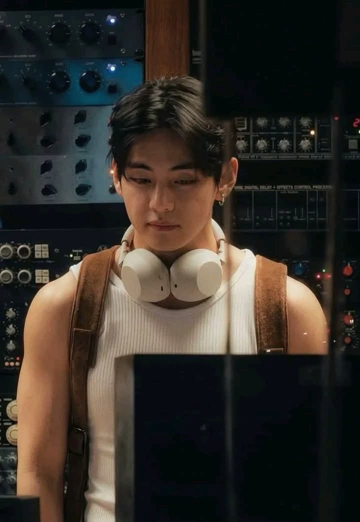 Kim Taehyung  thumbnail