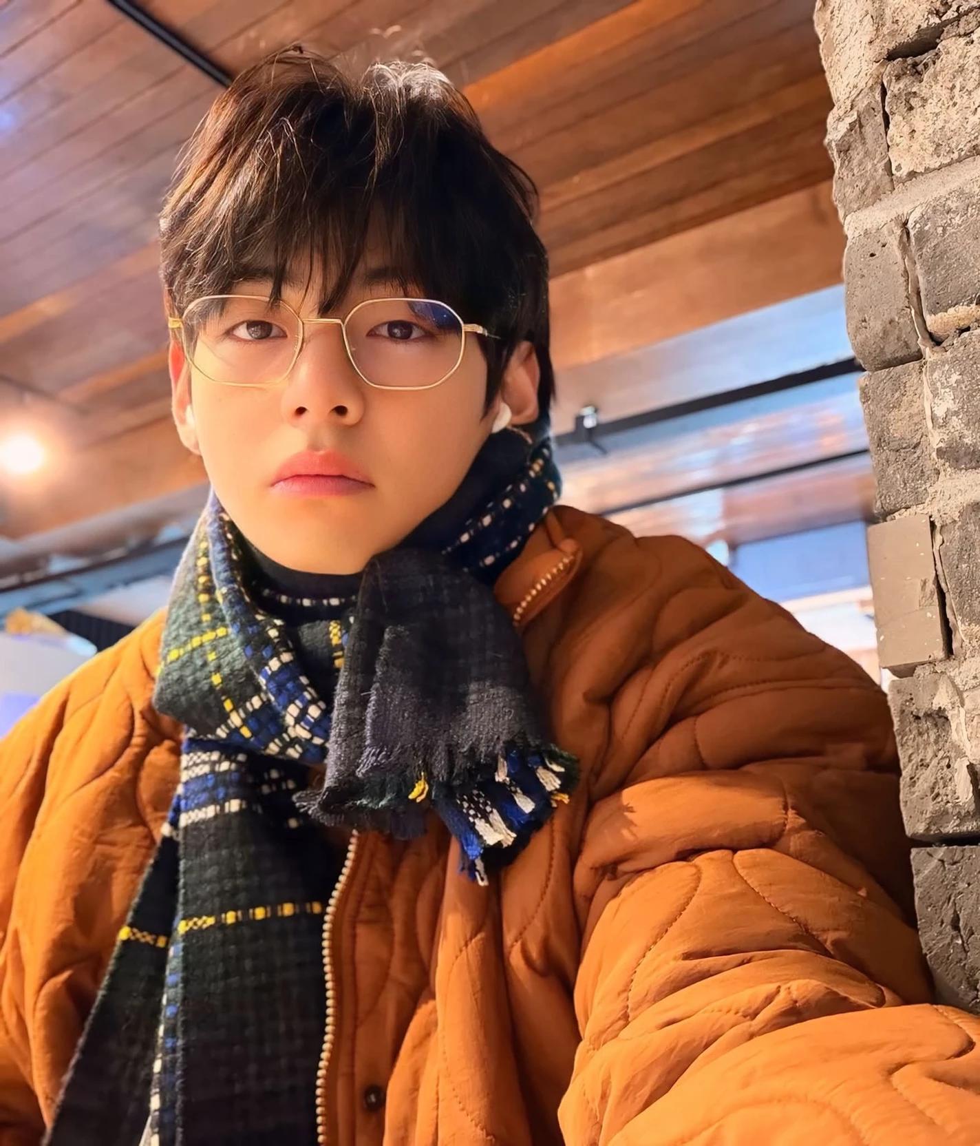 Kim taehyung  thumbnail