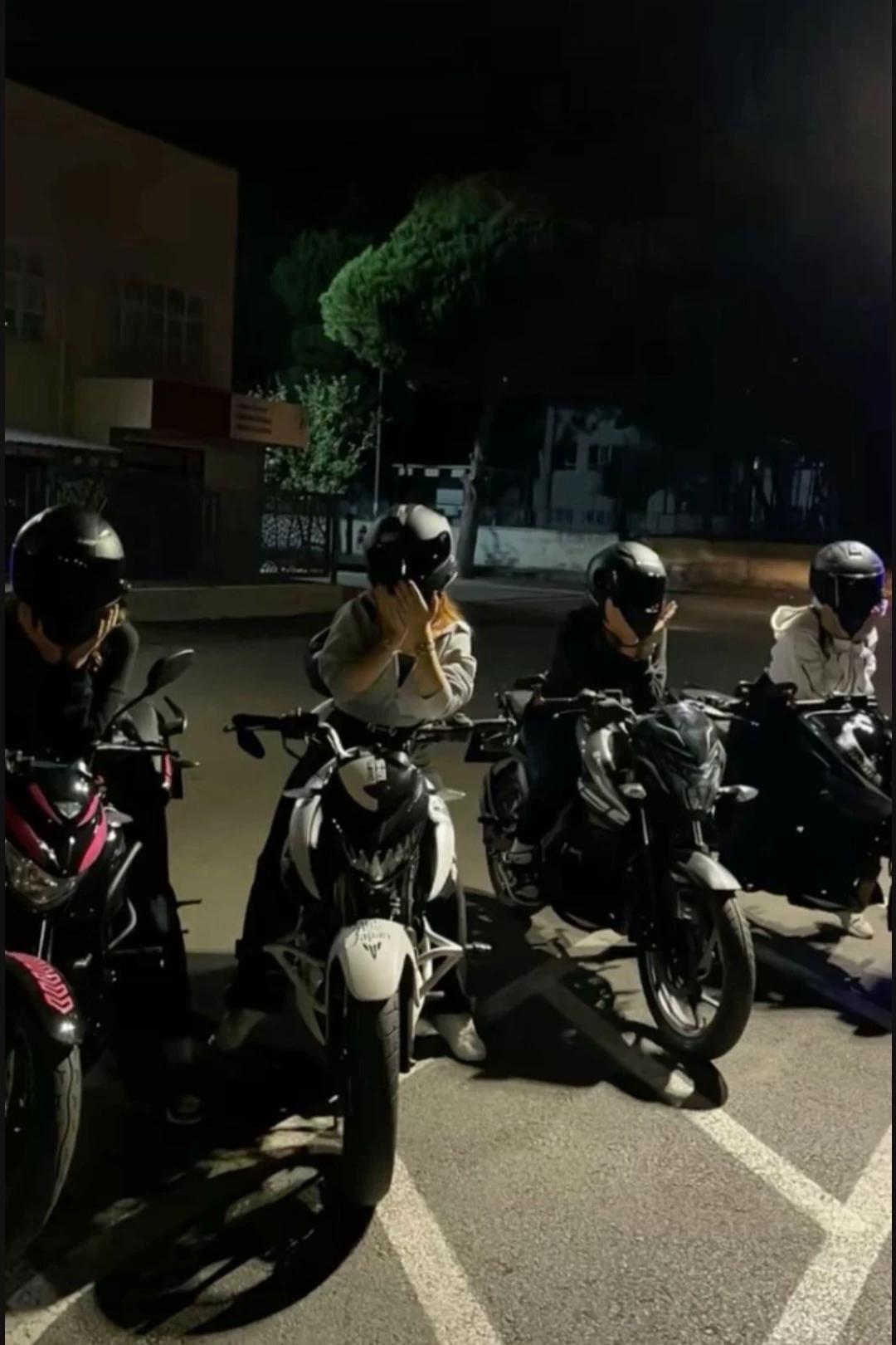 Biker girls thumbnail
