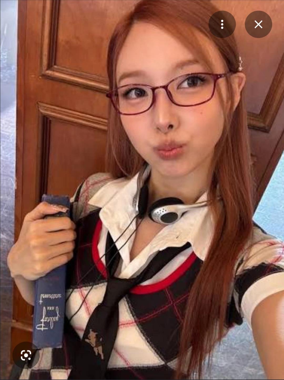 Na-yeon  thumbnail