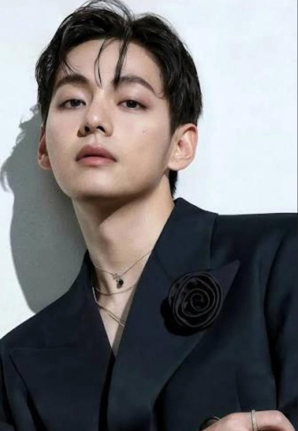 Kim Taehyung  thumbnail