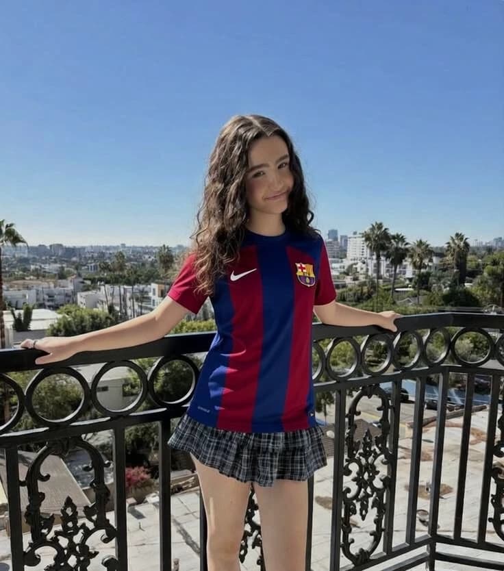 Aina (Catalan Girl) 🟥🟨 thumbnail