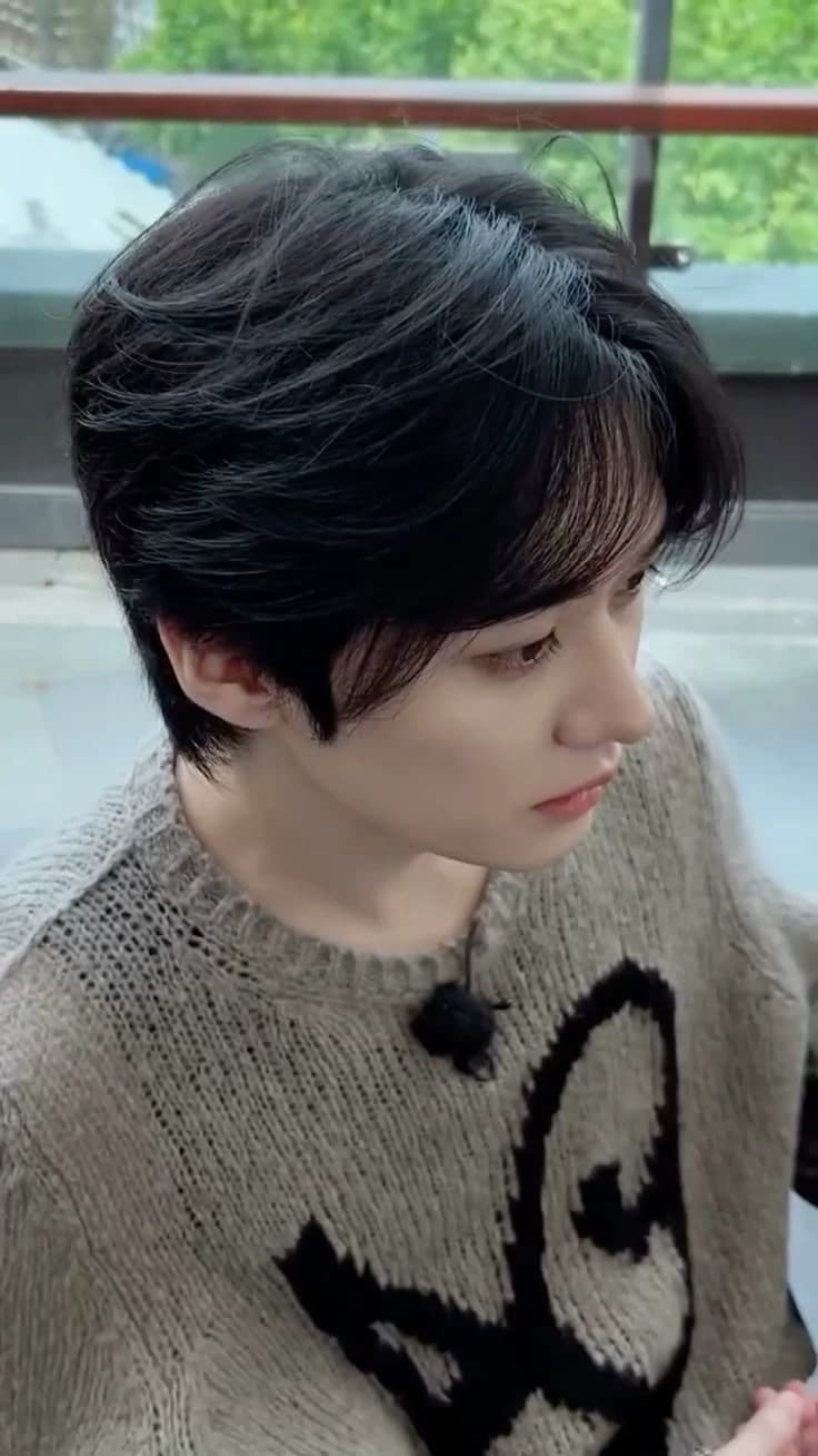 Lee Know thumbnail