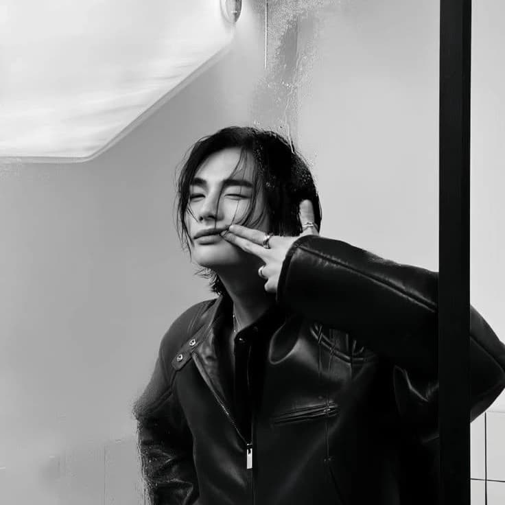 HWANG HYUNJIN 현진 thumbnail