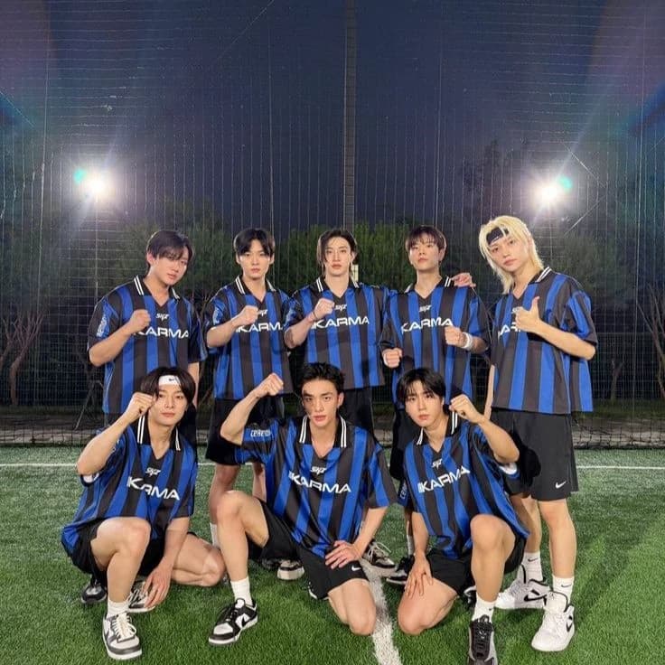stray kids thumbnail