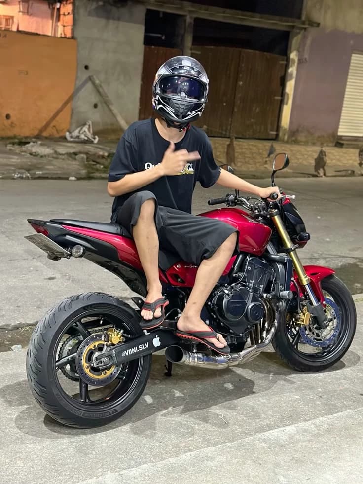 - Victor 🏍⚡️ thumbnail