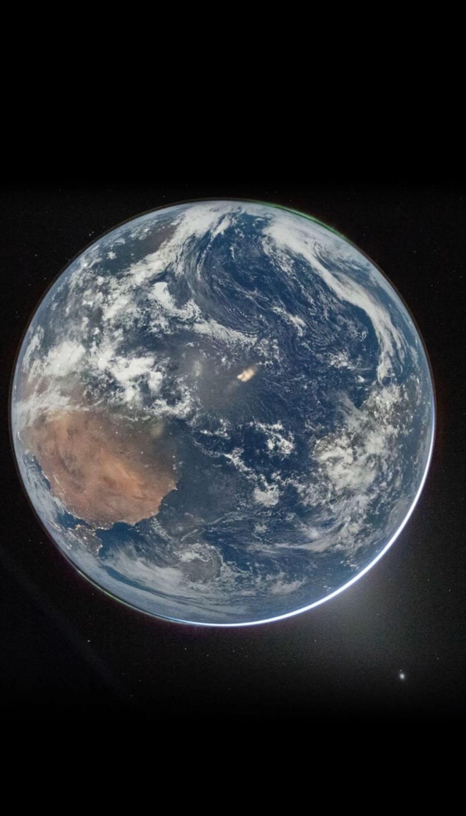 Free Earth thumbnail