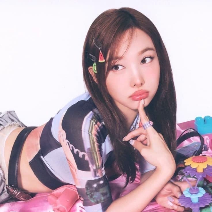 Nayeon thumbnail