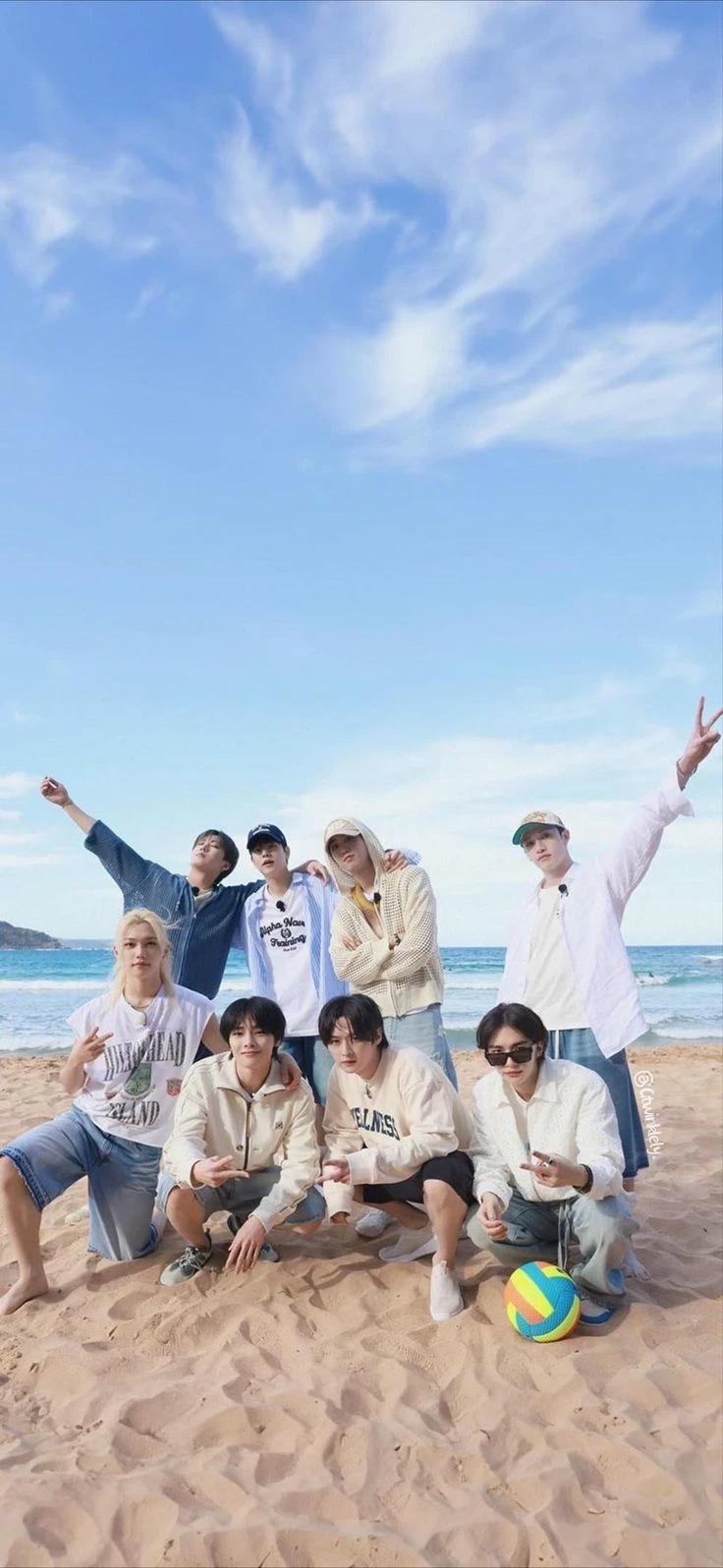 stray kids thumbnail