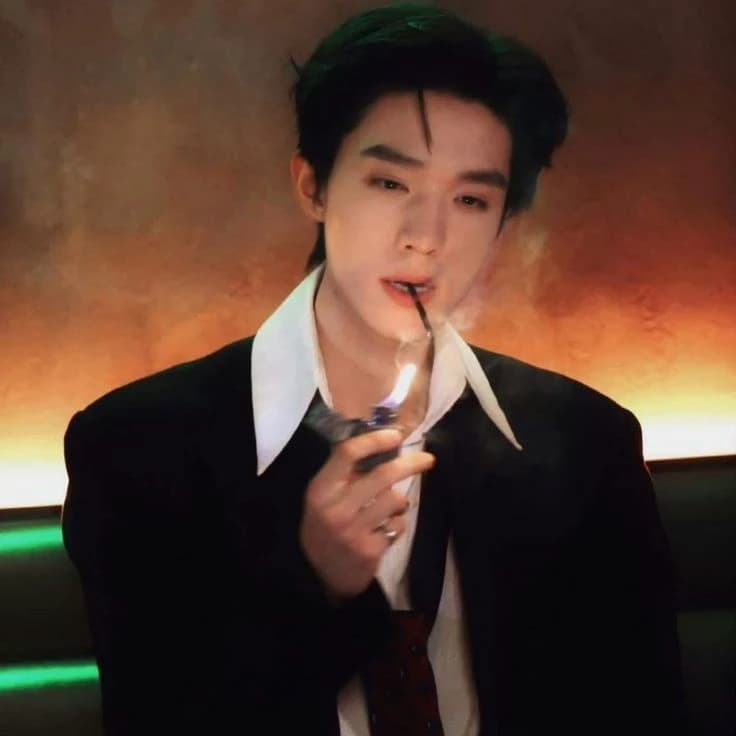 Leo left. thumbnail