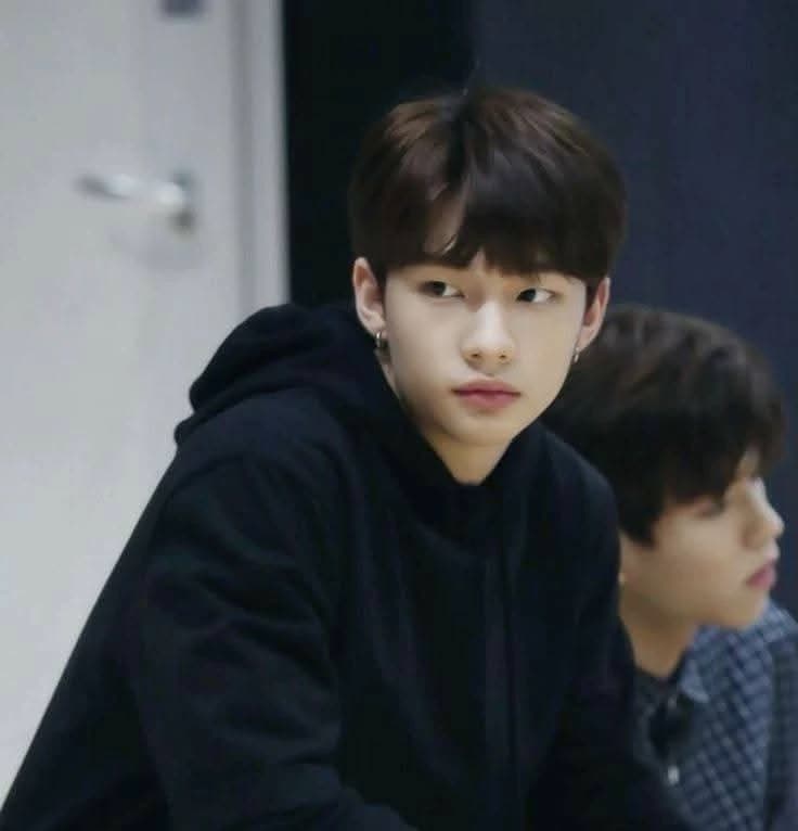 Hwang Hyunjin thumbnail