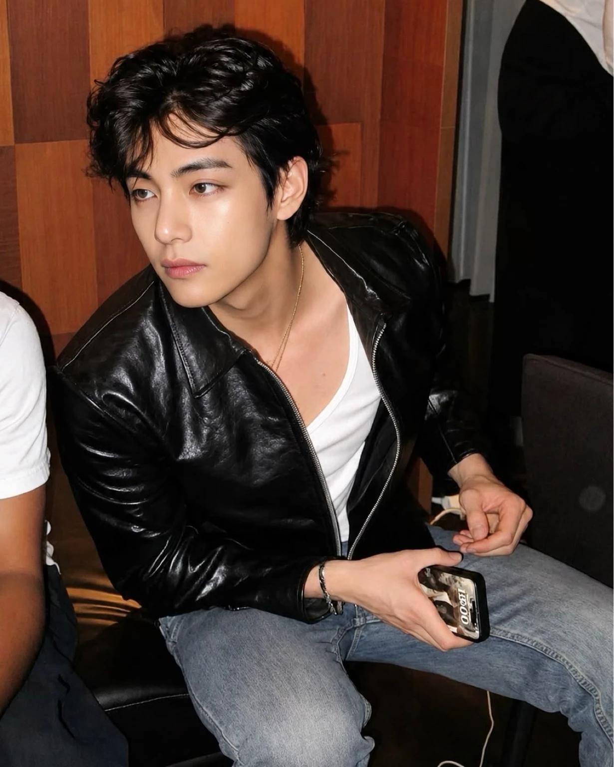 Kim Taehyung thumbnail