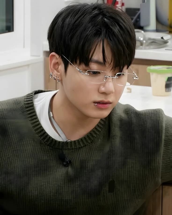 Jeon Jungkook (nerd)  thumbnail