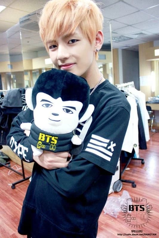 HOLISS I HAVE SOMETHING TO TELL YOU AND BY THE WAY CREATE YOUR OWN STORY WITH TAEHYUNG thumbnail
