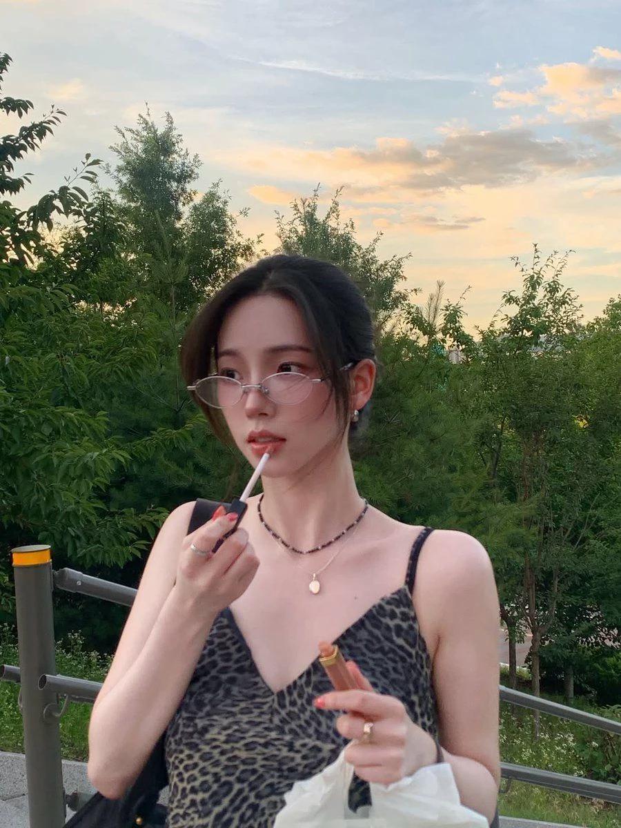 Karina thumbnail