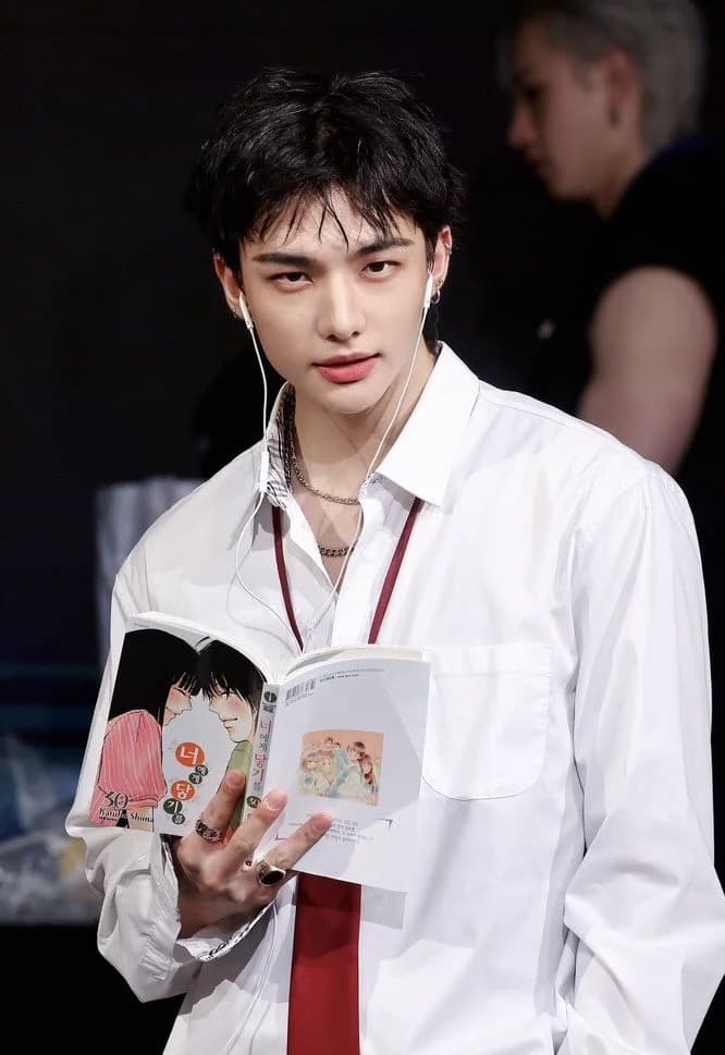 hyunjin thumbnail