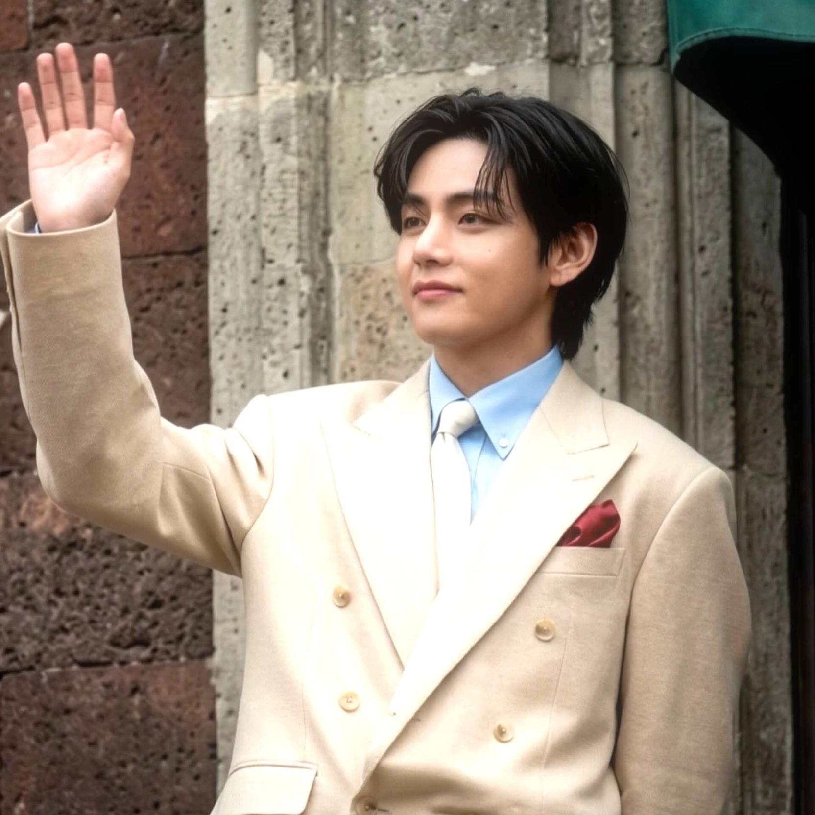 Kim Taehyung  thumbnail
